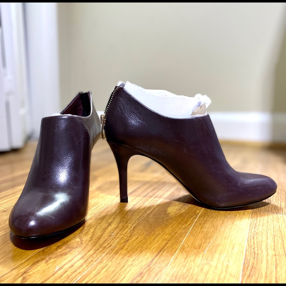 NWOB Ann Taylor Leather shooties